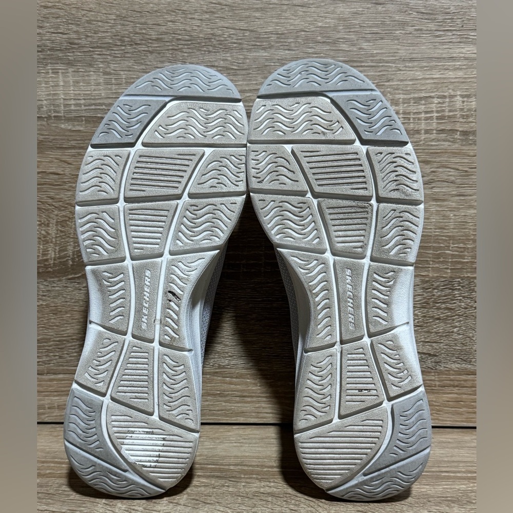 SKECHERS Women's Arch Fit Comfort Slip On Athletic Shoes Sneaker Gray size 10 - Picture 7 of 9